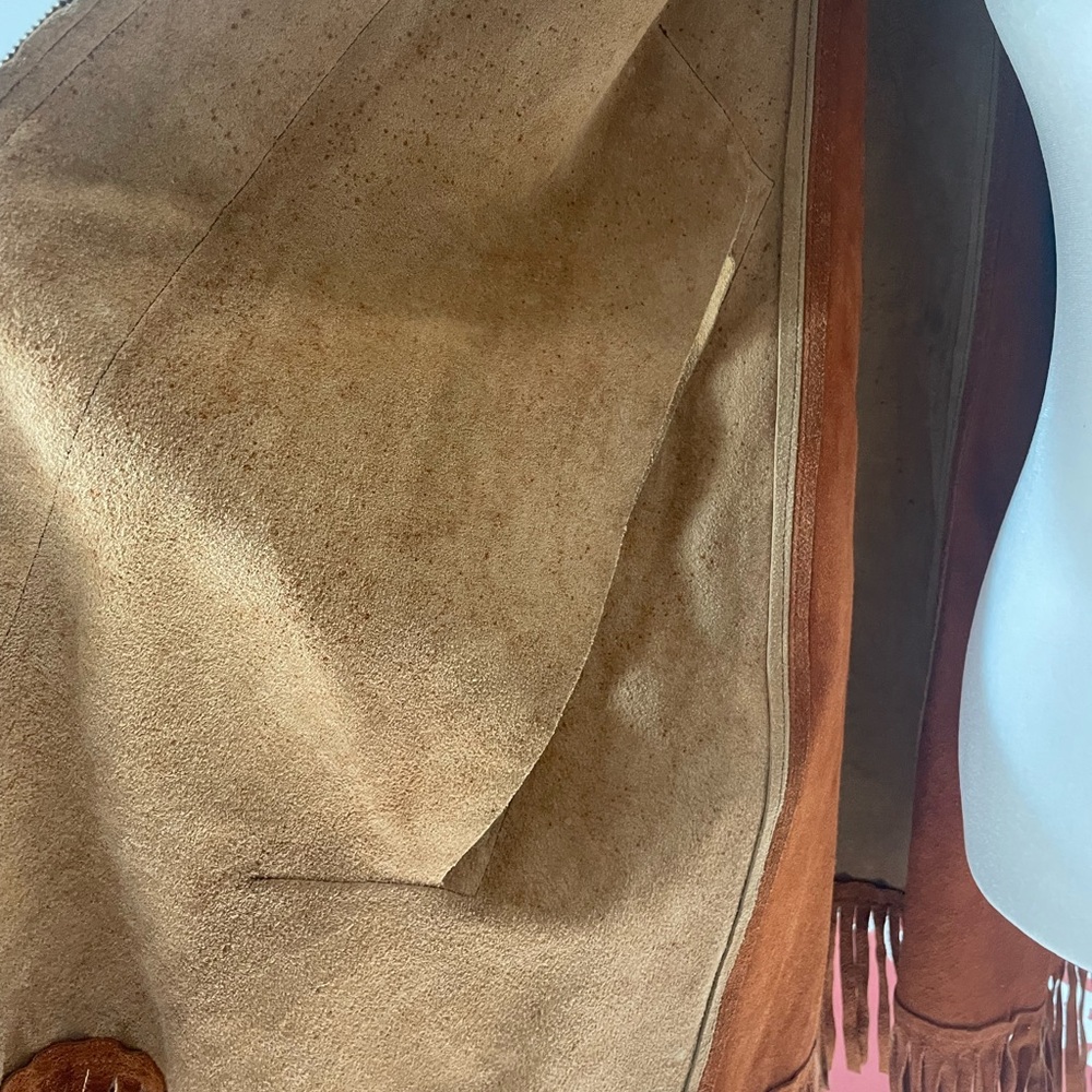 vintage 1960s two-tone brown suede leather fringe poncho by genuine leather - Picture 11 of 14